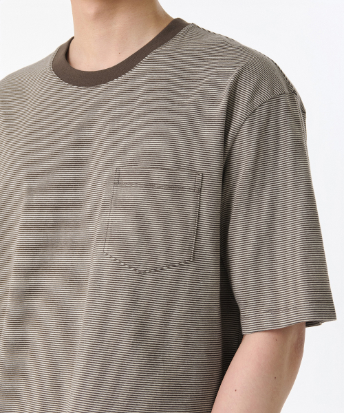 MUSINSA STANDARD（ムシンサスタンダード）の「マイクロストライプリラックスポケットTシャツ[ブラウン/ベージュ]（Tシャツ/カットソー・メンズ・その他・X-LARGE/MEDIUM/XX-LARGE/LARGE/XXX-LARGE/SMALL）」の6枚目の写真