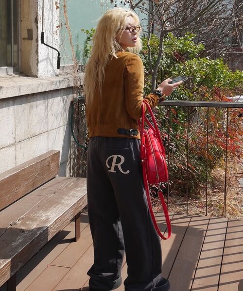 ROCKCAKE(ロックケーキ)の「アプリケ R ポケットジョガー - チャコール(スウェットパンツ・レディース・その他・SMALL/X-SMALL/XX-SMALL)」の2枚目の写真