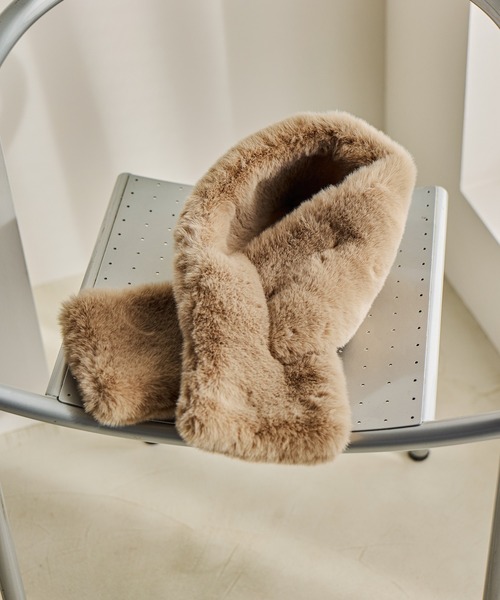 studio CLIP(スタディオクリップ)の「フェイクファー差し込みマフラー(マフラー・レディース・アイボリー/ブラウン/ベージュ・FREE)」の3枚目の写真