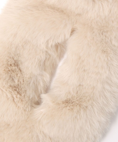 studio CLIP(スタディオクリップ)の「フェイクファー差し込みマフラー(マフラー・レディース・アイボリー/ブラウン/ベージュ・FREE)」の5枚目の写真