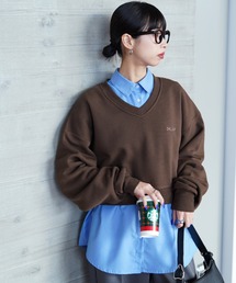 Vネック刺繍ショート丈スウェット