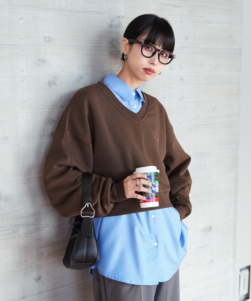 Chillfar(チルファー)の「Vネック刺繍ショート丈スウェット(スウェット・レディース・グレー/ネイビー系/ブラウン系/ブラック/オートミール/レッド・FREE)」の18枚目の写真
