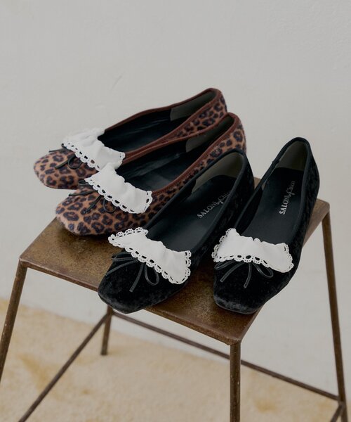 Chico（チコ）の「【SALON by Chico】フリルデザインリボンバレエシューズ（パンプス・レディース・ブラウン系その他2/ブラック/ブラック系その他2・LARGE/SMALL/MEDIUM）」の5枚目の写真