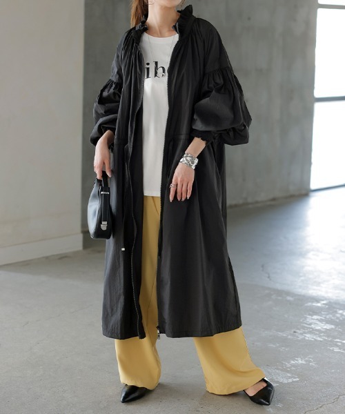 HUG.U(ハグユー)の「微撥水 エアリーナイロンアウター(ナイロンジャケット・レディース・カーキ/ブラック・FREE)」の2枚目の写真
