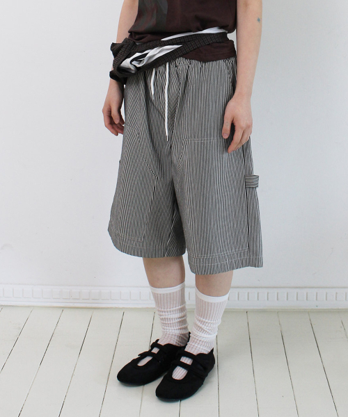 PARAKEET(パラキート)の「ストライプカーペンタースショートパンツ(ブラック)(その他パンツ・レディース・ブラック・SMALL/LARGE)」の1枚目の写真