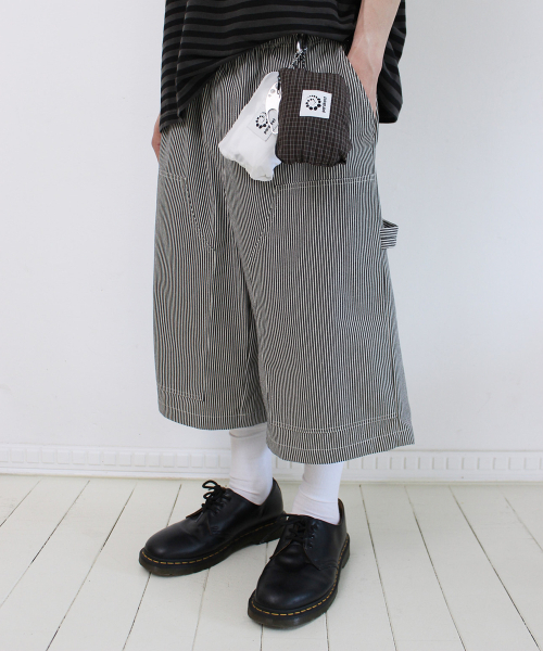 PARAKEET(パラキート)の「ストライプカーペンタースショートパンツ(ブラック)(その他パンツ・レディース・ブラック・SMALL/LARGE)」の4枚目の写真