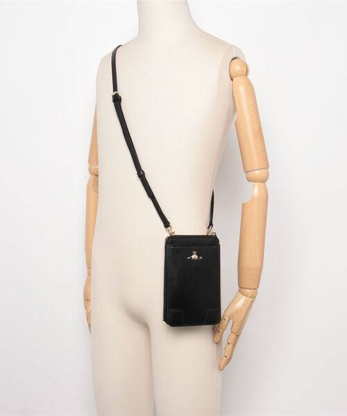 Vivienne Westwood MAN（ヴィヴィアンウエストウッドマン）の「ECUTIVE LEATHER PHONE POUCH（Tシャツ/カットソー・メンズ・ブラック・FREE）」の5枚目の写真