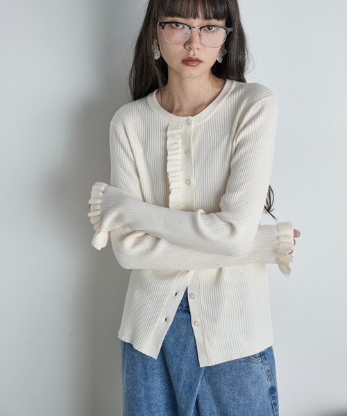 THE YOn(ザヨン)の「フリルデザインリブニットカーディガン(カーディガン/ボレロ・レディース・グレー/ピンク/サックスブルー/アイボリー・FREE)」の3枚目の写真