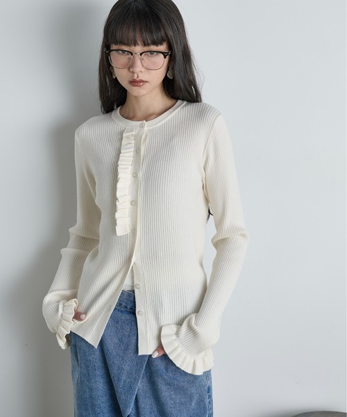 THE YOn(ザヨン)の「フリルデザインリブニットカーディガン(カーディガン/ボレロ・レディース・グレー/ピンク/サックスブルー/アイボリー・FREE)」の5枚目の写真