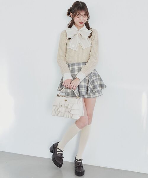 MAJESTIC LEGON（マジェスティックレゴン）の「フリルトリムリボンタイセットニット（ニット/セーター・レディース・アイボリー/グレー/ベージュ・MEDIUM）」の4枚目の写真