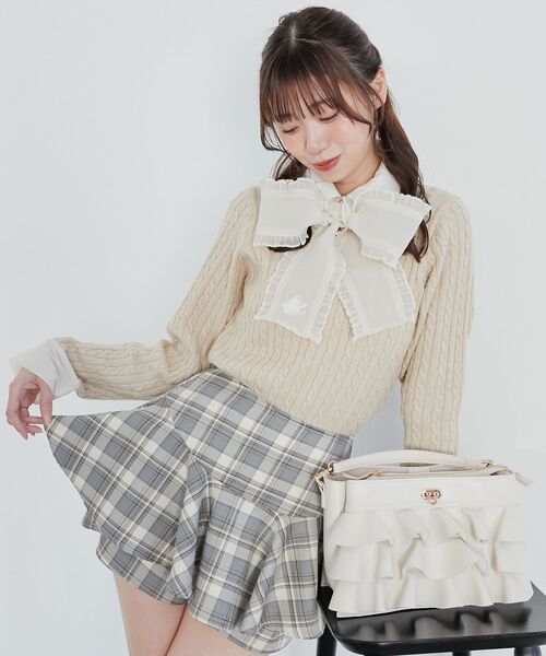 MAJESTIC LEGON（マジェスティックレゴン）の「フリルトリムリボンタイセットニット（ニット/セーター・レディース・アイボリー/グレー/ベージュ・MEDIUM）」の6枚目の写真