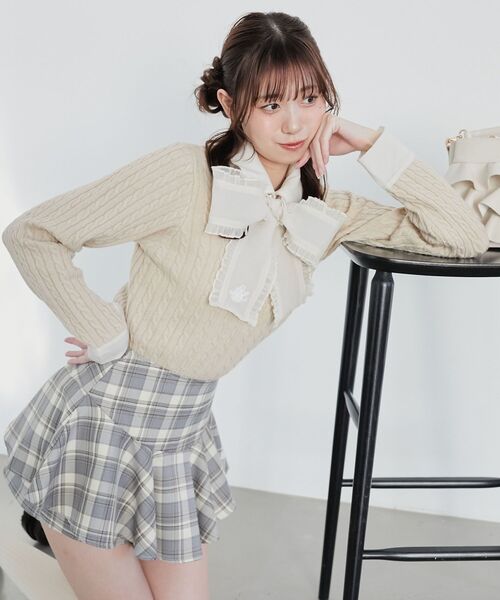 MAJESTIC LEGON（マジェスティックレゴン）の「フリルトリムリボンタイセットニット（ニット/セーター・レディース・アイボリー/グレー/ベージュ・MEDIUM）」の8枚目の写真