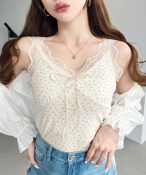 moment+（モーメントプラス）の「花柄プリントテレコリブフロントシャーリングリボンレースタンクトップ（タンクトップ・レディース・オフホワイト/ブラック/ナチュラル・M）」の6枚目の写真