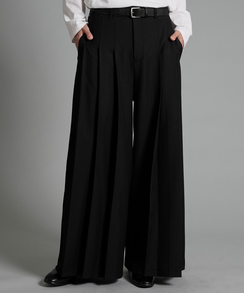 VELNUS（ベルナス）の「【VELNUS】Asymmetric tuck pleat twill wide slacks/アシンメトリータックプリーツツイルワイドスラックス（スラックス・メンズ・ブラック・L/M/S）」の2枚目の写真