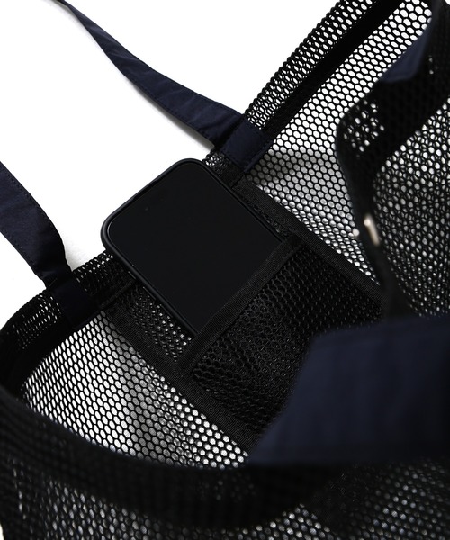FRUIT OF THE LOOM(フルーツオブザルーム)の「EX MESH TOTE BAG L / メッシュ素材×ナイロン切り替え トートバッグ Lサイズ / カジュアル デイリー 大容量(トートバッグ・メンズ・ブラック/ベージュ/ネイビー/イエロー/ミント・FREE)」の9枚目の写真