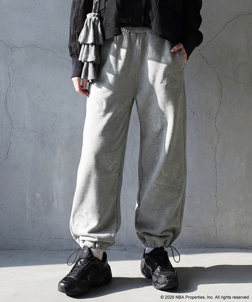 antiqua(アンティカ)の「NBA公式 刺繍ロゴ スウェットパンツ(スウェットパンツ・レディース・ブラック/杢グレー/ダークグレー・MEDIUM/LARGE)」の3枚目の写真