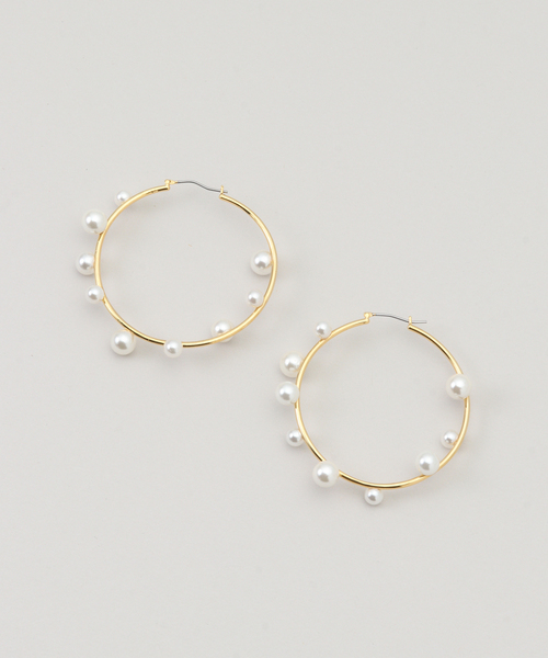 La TOTALITE(ラトータリテ)の「STELLAR HOLLYWOOD/ステラハリウッド シェルパールフープピアス(ピアス(両耳用)・レディース・ゴールド・FREE)」の2枚目の写真