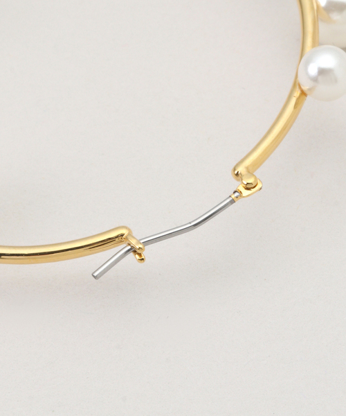 La TOTALITE(ラトータリテ)の「STELLAR HOLLYWOOD/ステラハリウッド シェルパールフープピアス(ピアス(両耳用)・レディース・ゴールド・FREE)」の3枚目の写真