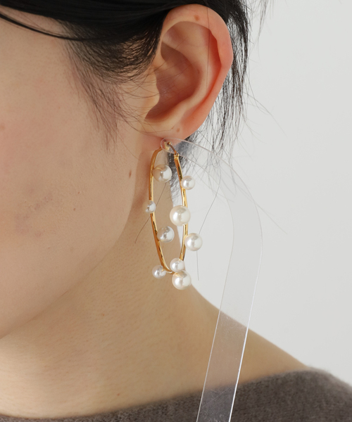 La TOTALITE(ラトータリテ)の「STELLAR HOLLYWOOD/ステラハリウッド シェルパールフープピアス(ピアス(両耳用)・レディース・ゴールド・FREE)」の7枚目の写真