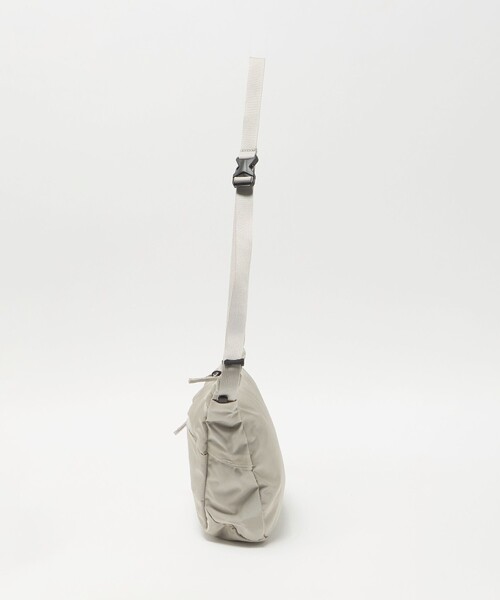 THE NORTH FACE(ザノースフェイス)の「<THE NORTH FACE>カペラ 5(5L)(ショルダーバッグ・レディース・ブラック/オフホワイト・FREE)」の17枚目の写真
