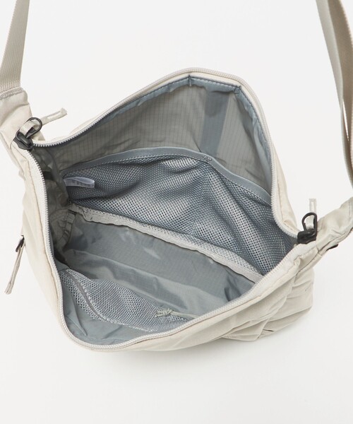 THE NORTH FACE(ザノースフェイス)の「<THE NORTH FACE>カペラ 5(5L)(ショルダーバッグ・レディース・ブラック/オフホワイト・FREE)」の12枚目の写真