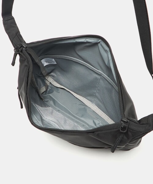 THE NORTH FACE(ザノースフェイス)の「<THE NORTH FACE>カペラ 5(5L)(ショルダーバッグ・レディース・ブラック/オフホワイト・FREE)」の9枚目の写真