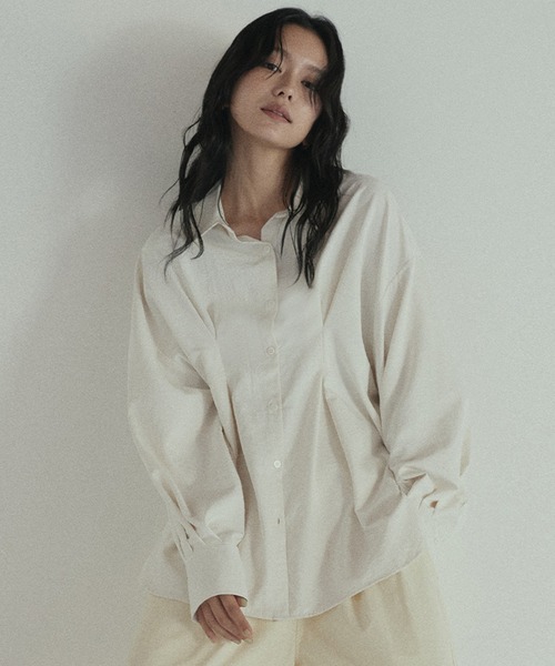 hellam(へラム)の「【hellam×HOTARU】合繊ウエストタックシャツ(シャツ/ブラウス・レディース・ベージュ/チャコール/アイボリー/ブルー・FREE)」の2枚目の写真