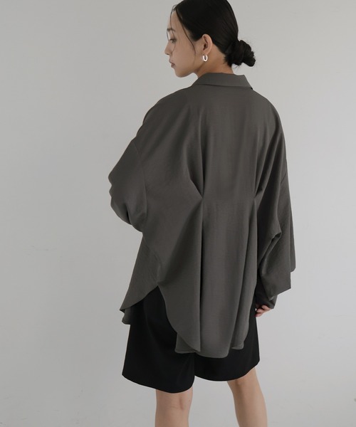 hellam(へラム)の「【hellam×HOTARU】合繊ウエストタックシャツ(シャツ/ブラウス・レディース・ベージュ/チャコール/アイボリー/ブルー・FREE)」の18枚目の写真