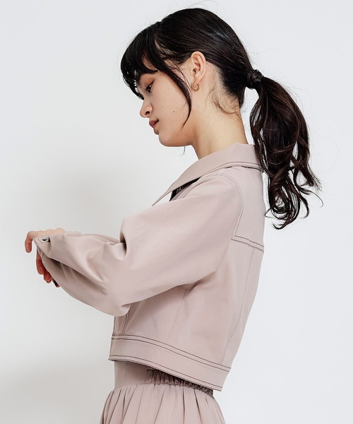 REDYAZEL（レディアゼル）の「【セットアップ可能】バイカラーステッチショートジャケット（スーツジャケット・レディース・ピンク/ネイビー/ベージュ・FREE）」の6枚目の写真