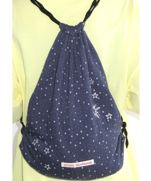 AMESWORLDWIDE（アメスワールドワイド）の「A'GEM/9 × .kom 『AMESWORLDWIDE/アメスワールドワイド』TWINKLE GYM SACK/トゥインクルジムサック（バックパック/リュック・レディース・ネイビー/イエロー・FREE）」の2枚目の写真