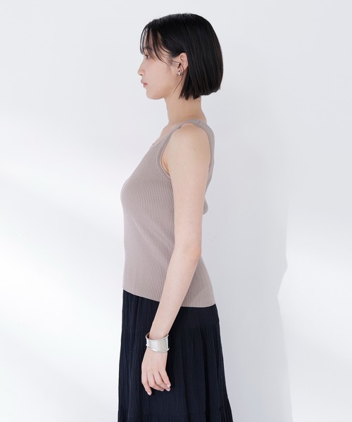 NATURAL BEAUTY BASIC（ナチュラルビューティーベーシック）の「◇前後2wayニットタンク（タンクトップ・レディース・オフホワイト/ブラウン/ブラック・FREE）」の9枚目の写真