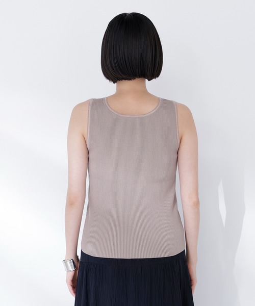 NATURAL BEAUTY BASIC（ナチュラルビューティーベーシック）の「◇前後2wayニットタンク（タンクトップ・レディース・オフホワイト/ブラウン/ブラック・FREE）」の4枚目の写真