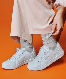 VANS（バンズ）の「VANS ヴァンズ SURFACE サーフェイス V2129 R WHITE/WHITE（スニーカー）」