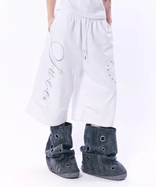 Ada.(エイダ)の「◇SETUPEXE◇ブランド直輸入正規品/ハート スタッド ロゴ バミューダ パンツ HEART STUD LOGO BERMUDA PANTS(その他パンツ・レディース・ホワイト/ブラック・FREE)」の2枚目の写真