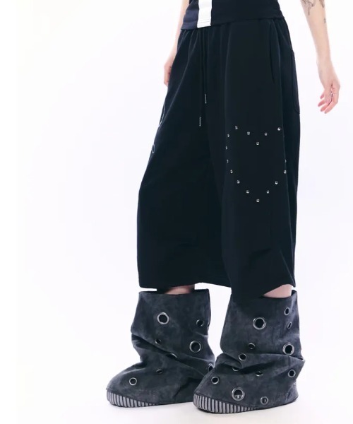 Ada.(エイダ)の「◇SETUPEXE◇ブランド直輸入正規品/ハート スタッド ロゴ バミューダ パンツ HEART STUD LOGO BERMUDA PANTS(その他パンツ・レディース・ホワイト/ブラック・FREE)」の1枚目の写真