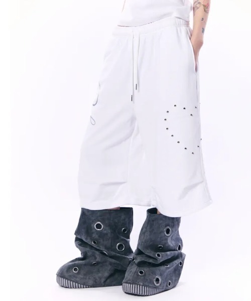 Ada.(エイダ)の「◇SETUPEXE◇ブランド直輸入正規品/ハート スタッド ロゴ バミューダ パンツ HEART STUD LOGO BERMUDA PANTS(その他パンツ・レディース・ホワイト/ブラック・FREE)」の3枚目の写真