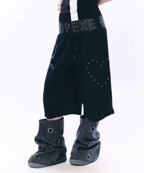 Ada.(エイダ)の「◇SETUPEXE◇ブランド直輸入正規品/ハート スタッド ロゴ バミューダ パンツ HEART STUD LOGO BERMUDA PANTS(その他パンツ・レディース・ホワイト/ブラック・FREE)」の6枚目の写真