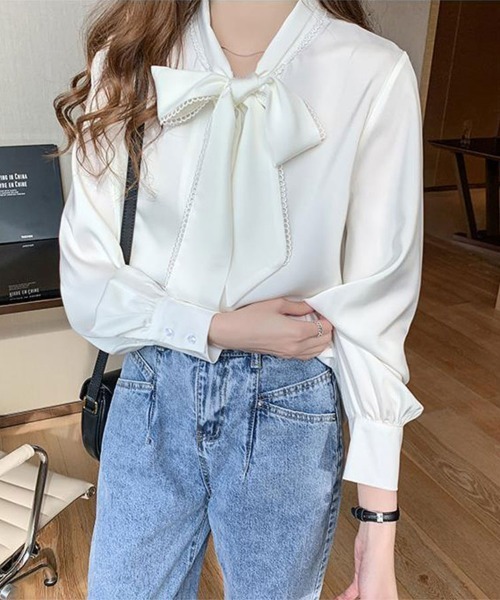 SallyLunn(サリーラン)の「スカラップ リボンボウタイブラウス(シャツ/ブラウス・レディース・ホワイト/ブルー・LARGE/MEDIUM)」の3枚目の写真