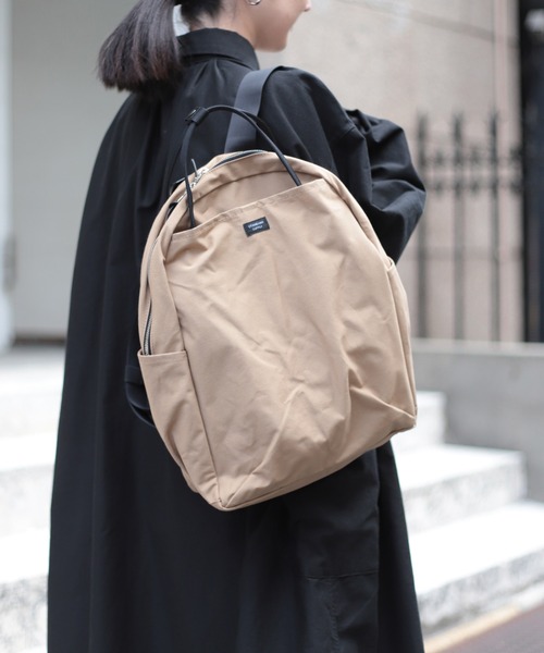 STANDARD SUPPLY（スタンダードサプライ）の「[ STANDARD SUPPLY ] SIMPLICITY WALLABY / ワラビー（バックパック/リュック・レディース・ベージュ/ブラック/チャコールアッシュ・FREE）」の3枚目の写真