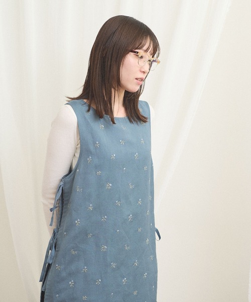 fig Ｌondon（フィグロンドン）の「Buttercup apron dress（ワンピース・レディース・ブルー/ホワイト・FREE）」の20枚目の写真