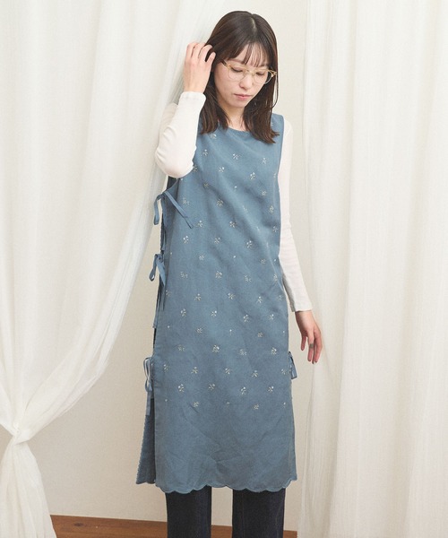 fig Ｌondon（フィグロンドン）の「Buttercup apron dress（ワンピース・レディース・ブルー/ホワイト・FREE）」の21枚目の写真