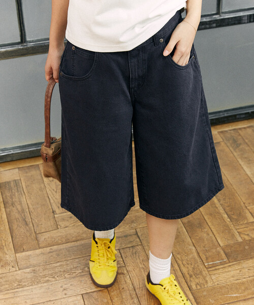 Levi's(リーバイス)の「LEVI'S/リーバイス SUPER BAGGY JORT 限定展開(デニムパンツ・レディース・ブルー/ブラック・27/26/25)」の3枚目の写真