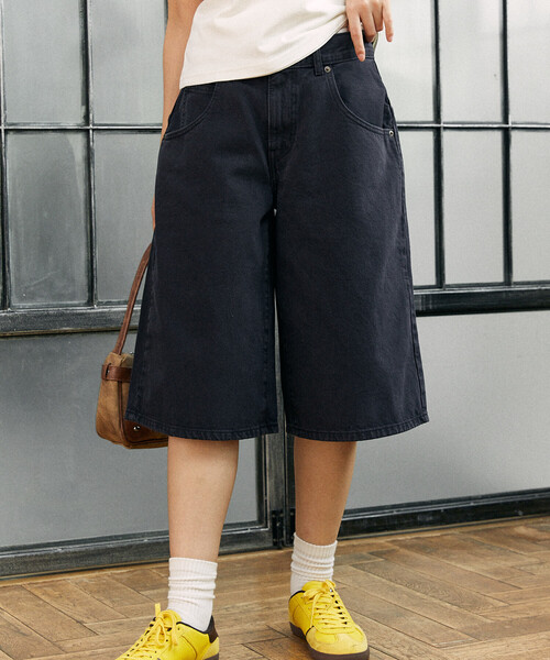 Levi's(リーバイス)の「LEVI'S/リーバイス SUPER BAGGY JORT 限定展開(デニムパンツ・レディース・ブルー/ブラック・27/26/25)」の4枚目の写真