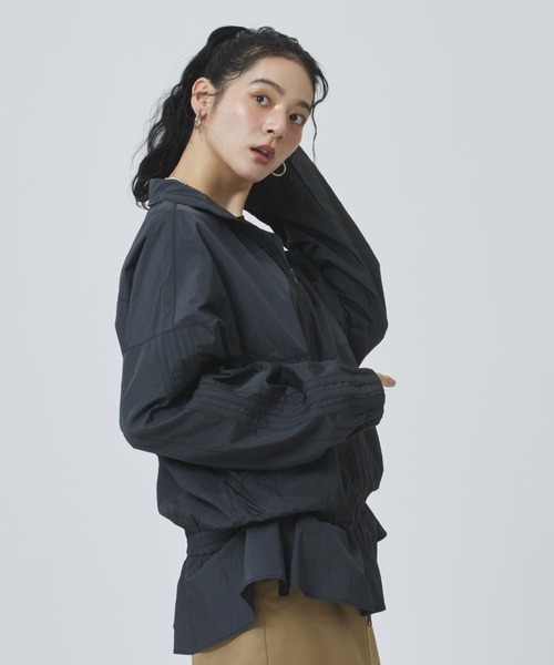 adidas(アディダス)の「【adidas×アルペン限定モデル】アディダス adidas W WV TRACKTOP AP(ナイロンジャケット・レディース・オフホワイト/ダークグレー・M/L/S/XL)」の12枚目の写真