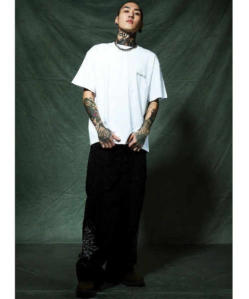 SUPPLIER(サプライヤー)の「A'GEM/9 × .kom 『SUPPLIER/サプライヤー』 Spray Cross Rhinestone Tee/スプレークロスラインストーンTシャツ(Tシャツ/カットソー・メンズ・ブラック/ホワイト・L/M)」の3枚目の写真