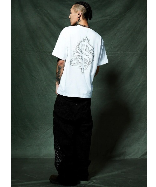 SUPPLIER(サプライヤー)の「A'GEM/9 × .kom 『SUPPLIER/サプライヤー』 Spray Cross Rhinestone Tee/スプレークロスラインストーンTシャツ(Tシャツ/カットソー・メンズ・ブラック/ホワイト・L/M)」の5枚目の写真