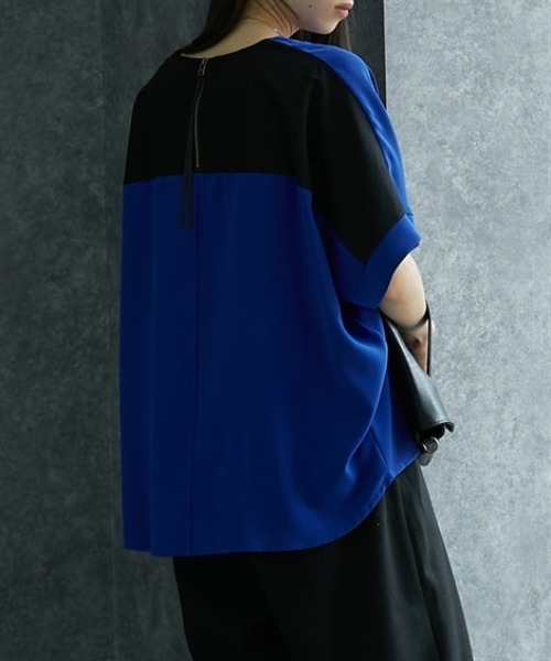 Soiunique（スワユニーク）の「異素材切替後ろジップアップドルマントップス［Soiunique］（Tシャツ/カットソー・レディース・ブラック×ブルー/ブラック×グレー・FREE）」の2枚目の写真