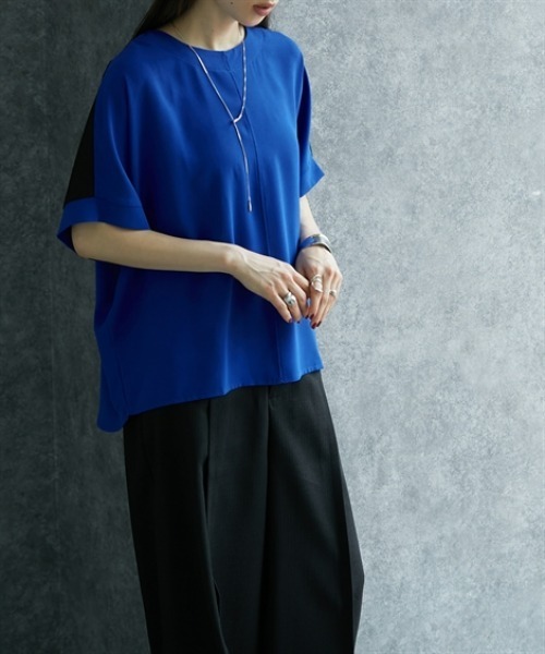Soiunique（スワユニーク）の「異素材切替後ろジップアップドルマントップス［Soiunique］（Tシャツ/カットソー・レディース・ブラック×ブルー/ブラック×グレー・FREE）」の3枚目の写真
