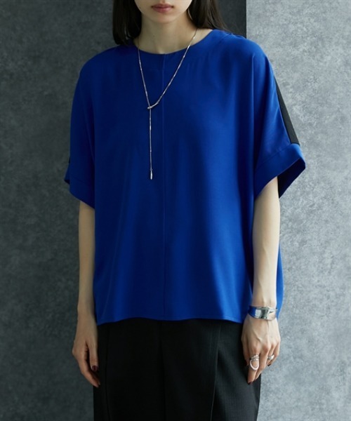 Soiunique（スワユニーク）の「異素材切替後ろジップアップドルマントップス［Soiunique］（Tシャツ/カットソー・レディース・ブラック×ブルー/ブラック×グレー・FREE）」の5枚目の写真