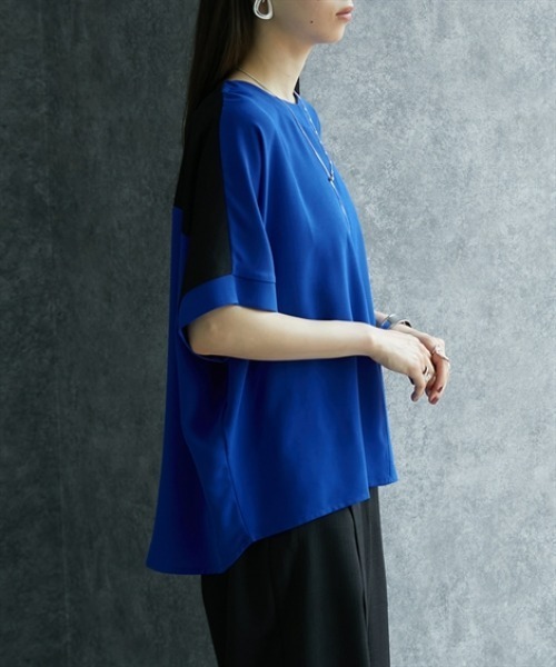 Soiunique（スワユニーク）の「異素材切替後ろジップアップドルマントップス［Soiunique］（Tシャツ/カットソー・レディース・ブラック×ブルー/ブラック×グレー・FREE）」の6枚目の写真